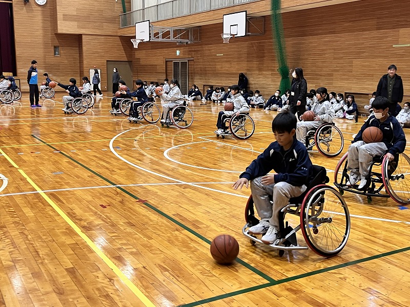 いなべ市立大安中学校 1年生　福祉体験学習（車いすバスケットボール体験）　1/23（木）